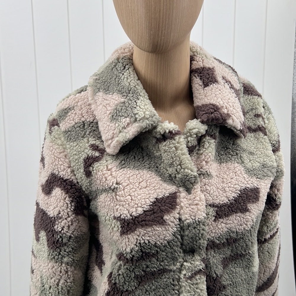 🆕Hem & Thread Camo Sherpa Fleece Green Brown Rose Beige Quilted Lining Last One - Picture 3 of 15